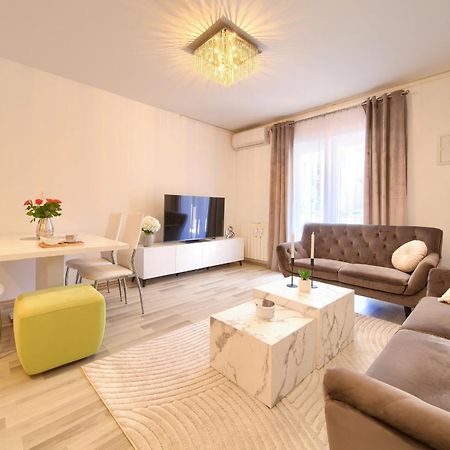 Apartmani Assa Krk クルク エクステリア 写真