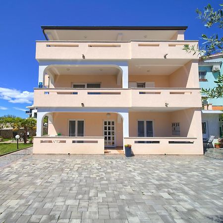 Apartmani Assa Krk クルク エクステリア 写真