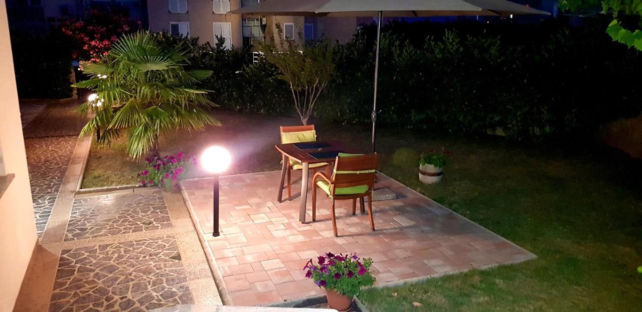 Apartmani Assa Krk クルク エクステリア 写真