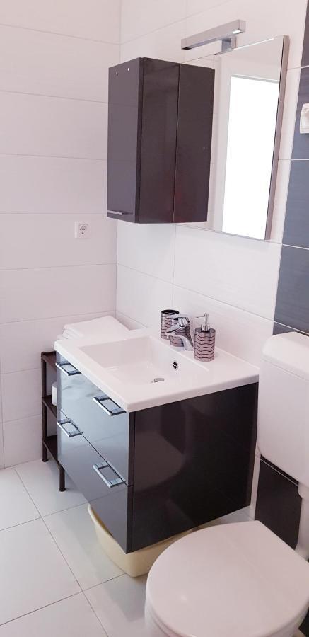 Apartmani Assa Krk クルク エクステリア 写真
