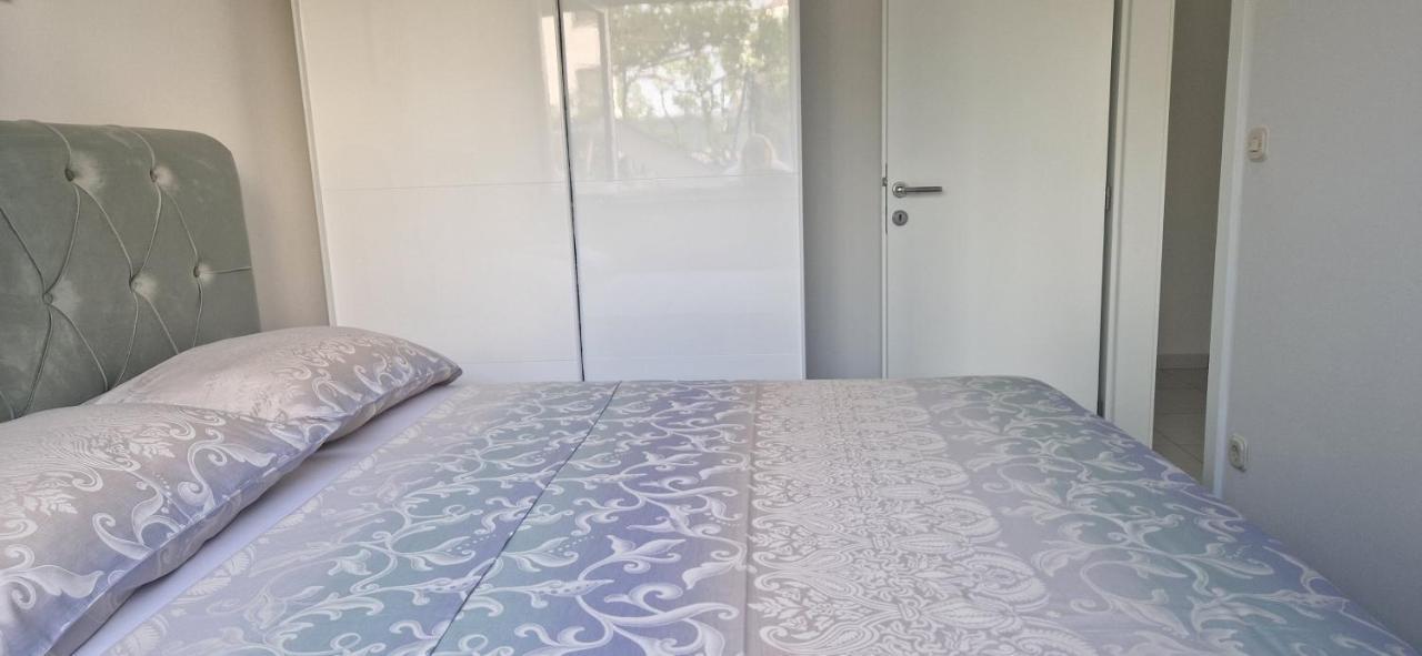 Apartmani Assa Krk クルク エクステリア 写真
