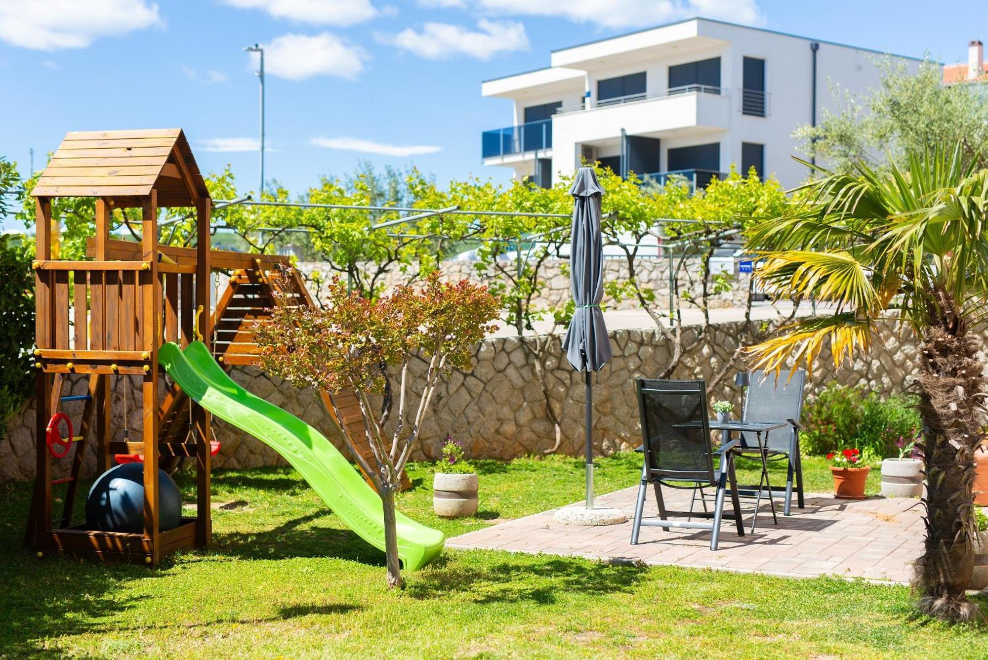 Apartmani Assa Krk クルク エクステリア 写真